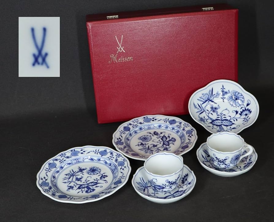 マイセン Meissen　\r
 双剣  歴代バックスタンプ\r
 リキュールセット Meissen (マイセン) カップ&ソーサー ホワイトレリーフ